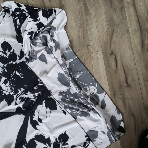 Black and white flutter sleeve tunic - Picture 3 of 5